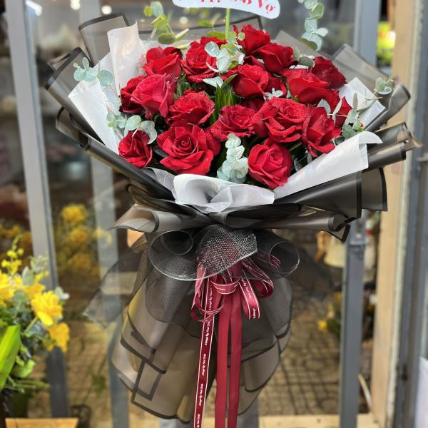 Bó hoa hồng đỏ Ecuador 23 bông mix lá bạc tặng sinh nhật bạn gái ý nghĩa  4