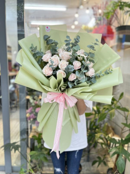 Bó hồng kem 18 bông giấy gói xanh tặng sinh nhật đẹp nhất 4