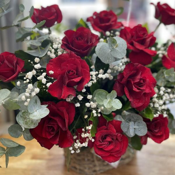 Giỏ hoa hồng đỏ Ecuador 14 bông mix baby tặng sinh nhật ý nghĩa  4