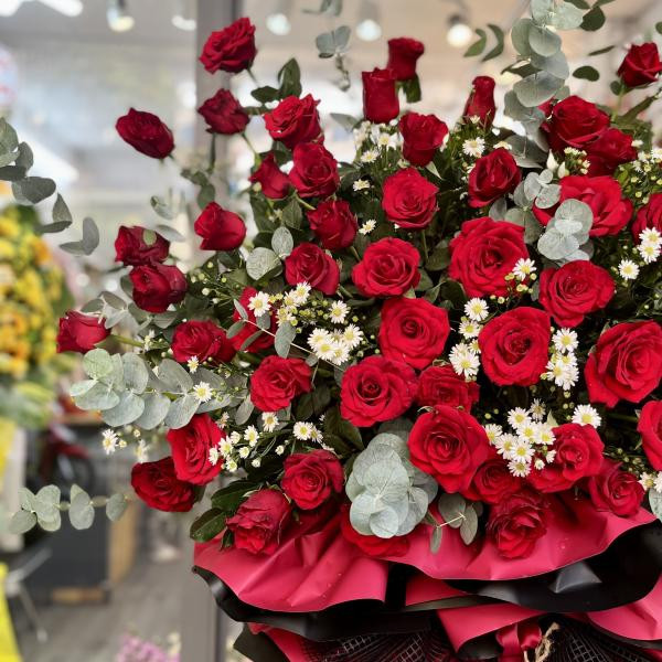 Kệ hoa chúc mừng khai trương tone đỏ : hồng đỏ mix thạch thảo 4