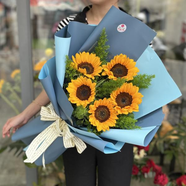 Bó hoa hướng dương tặng tốt nghiệp ý nghĩa : 5 bông mix lá 4