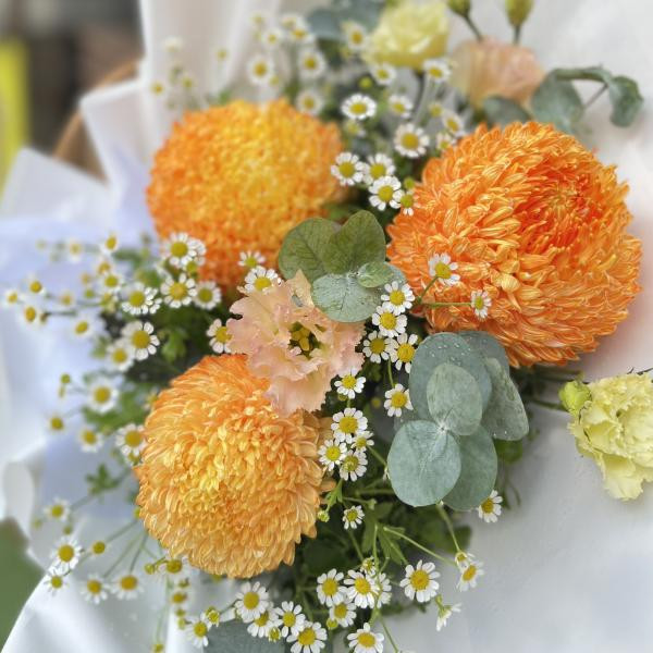 Bó hoa cúc mẫu đơn cam tặng sinh nhật ý nghĩa  5