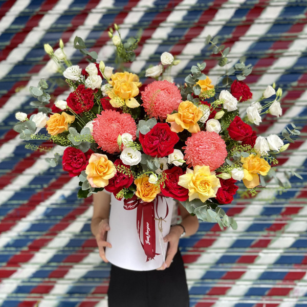 Hộp hoa chúc mừng : cúc mẫu đơn mix hồng đỏ, hồng cam, cát tường 6