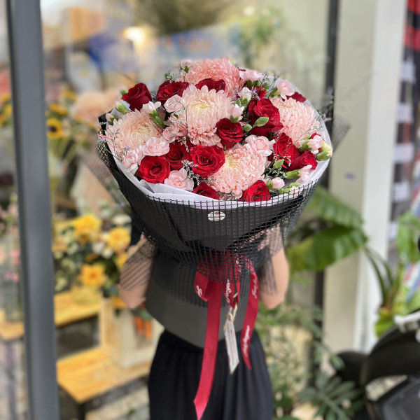 Bó hoa cúc mẫu đơn mix hồng đỏ và cẩm chướng tặng sinh nhật ý nghĩa  4