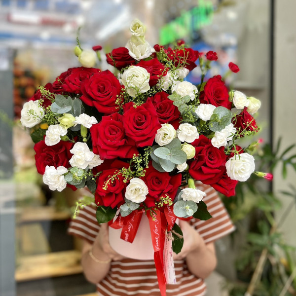 Hộp hoa hồng đỏ mix cẩm chướng tặng chúc mừng sinh nhật người thương 4