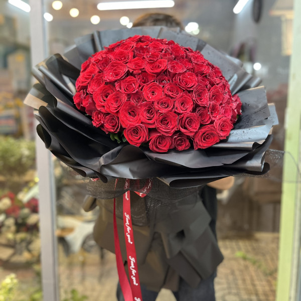 Bó hoa hồng đỏ 100 bông tặng người thương sinh nhật ý nghĩa  5