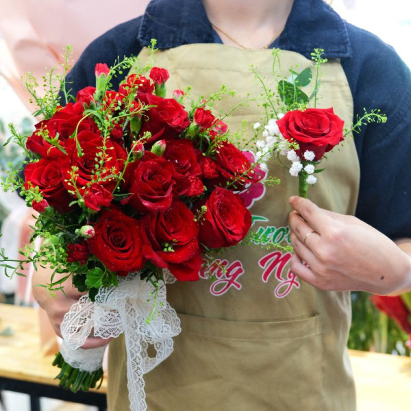 Hoa cưới cầm tay cô dâu : hoa hồng đỏ 4