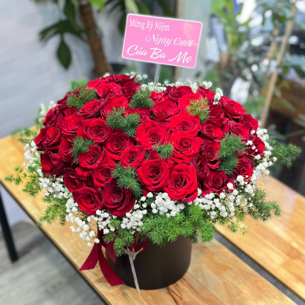Hộp hoa hồng đỏ hình trái tim 50 bông mix baby đẹp và ý nghĩa  4