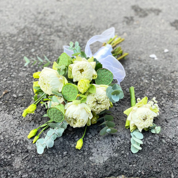 Bó hoa cưới cầm tay cô dâu hoa sen trắng đẹp và sang trọng  4