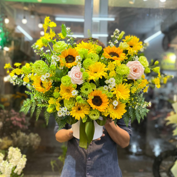 Hộp hoa chúc mừng : Đồng tiền mix hướng dương, cát tường  4