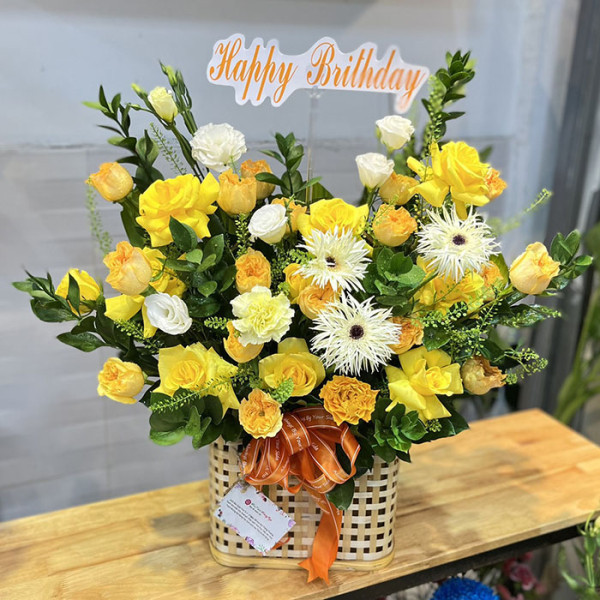 Giỏ hoa chúc mừng sinh nhật hồng juliet vàng 4