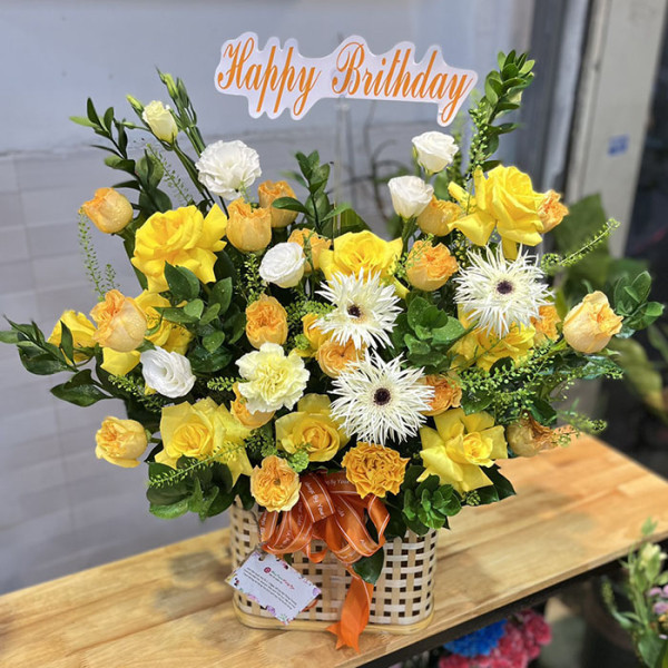Giỏ hoa chúc mừng sinh nhật hồng juliet vàng 5