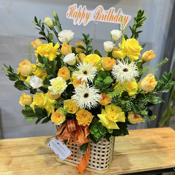 Giỏ hoa chúc mừng sinh nhật hồng juliet vàng 6
