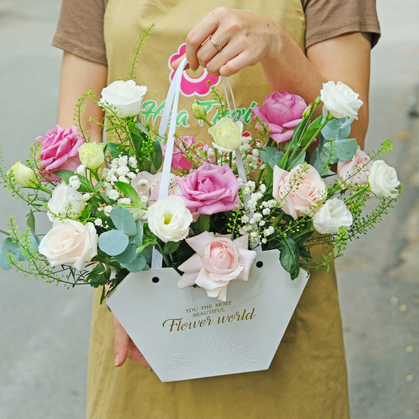 Giỏ hoa hồng kem để bàn mừng khai trương hồng phát 4