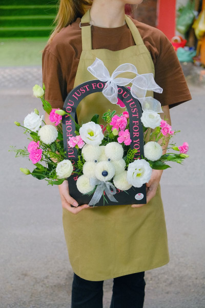 Giỏ hoa hình chú gấu con màu trắng ngộ nghĩnh 4