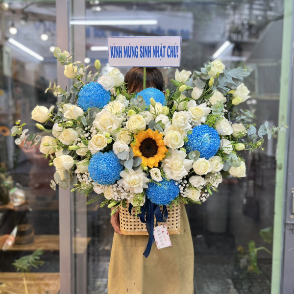 Lẵng hoa cúc mẫu đơn xanh dương 4