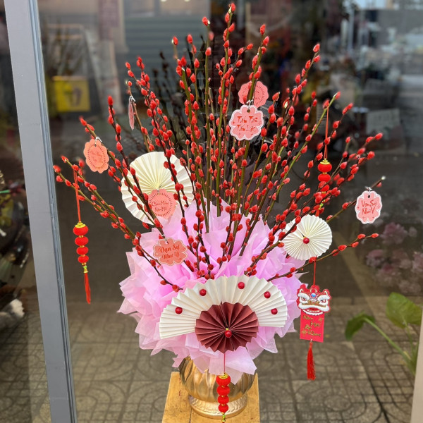 Bình hoa nụ Tầm Xuân Đỏ nơ hồng 40 cành 4