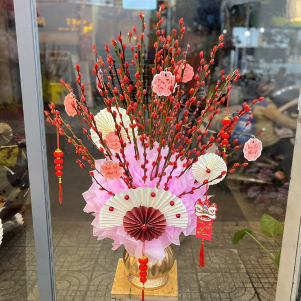 Bình hoa nụ Tầm Xuân Đỏ nơ hồng 40 cành 5