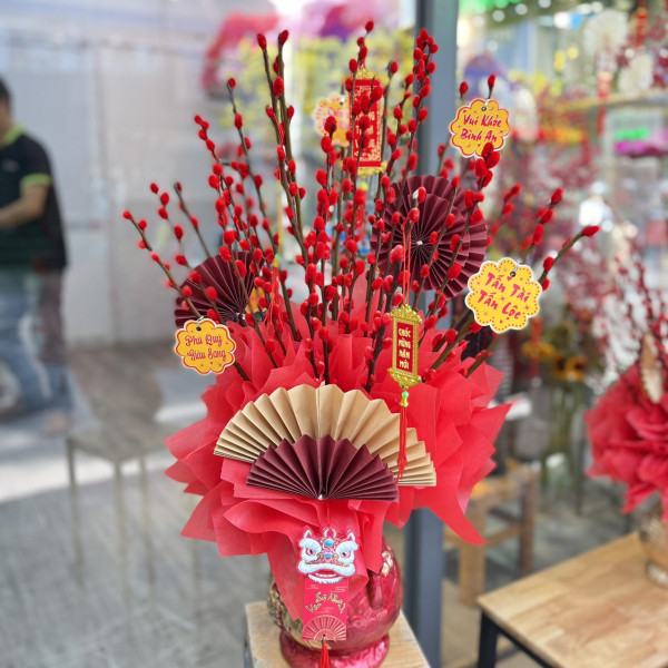 Bình hoa nụ Tầm Xuân Đỏ 30 cành nơ đỏ 4