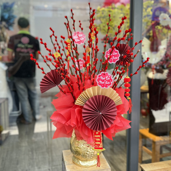 Bình hoa nụ Tầm Xuân Đỏ 30 cành bình vàng 4