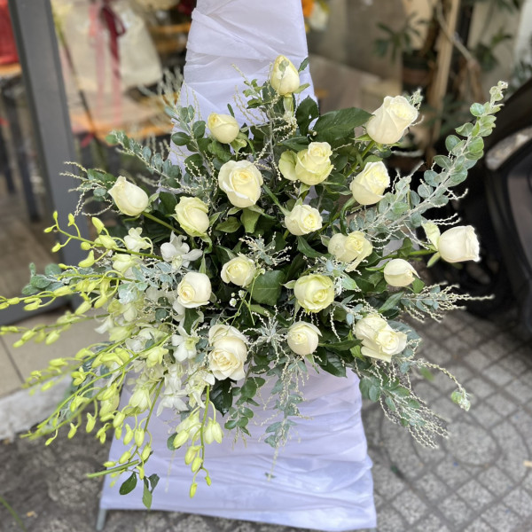 Kệ hoa hồng trắng, lan hồ điệp trắng 3 tầng hiện đại 4