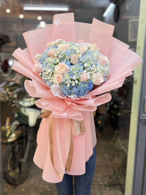 Bó cẩm tú cầu mix 13 hồng kem và baby 6
