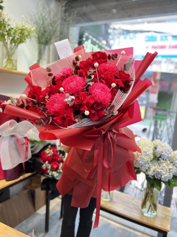 Bó hoa cúc mẫu đơn đỏ sang trọng 5