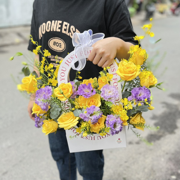Giỏ hoa hồng vàng để bàn tặng sinh nhật khai trương 4