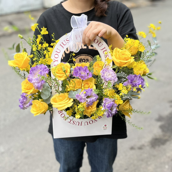 Giỏ hoa hồng vàng để bàn tặng sinh nhật khai trương 5