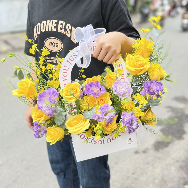 Giỏ hoa hồng vàng để bàn tặng sinh nhật khai trương 6