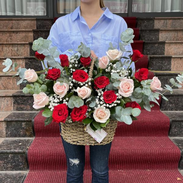 Giỏ hoa hồng mix nhiều màu tặng sinh nhật con gái  4