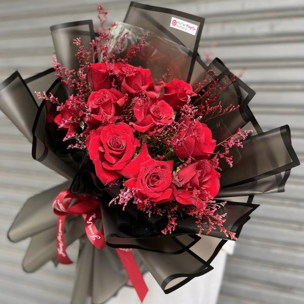 Bó hoa hồng đỏ Ecuado mix sao tím thích hợp tặng sinh nhật người yêu 4