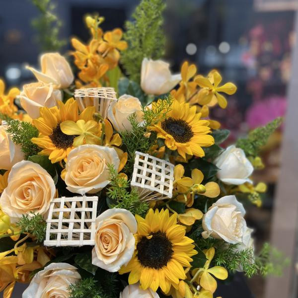 Hộp Hoa Lan moka, hướng dương, hồng trứng gà sang trọng  5