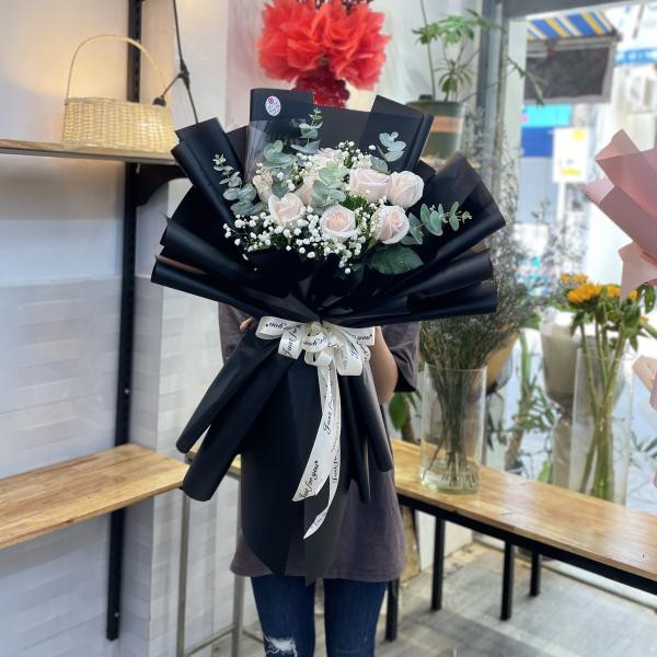 Bó bông hồng kem mix baby giấy gói đen tặng sinh nhật bạn gái 6
