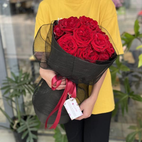 Bó hoa hồng đỏ Ohara 13 bông giấy gói đen sang trọng tặng sinh nhật 4