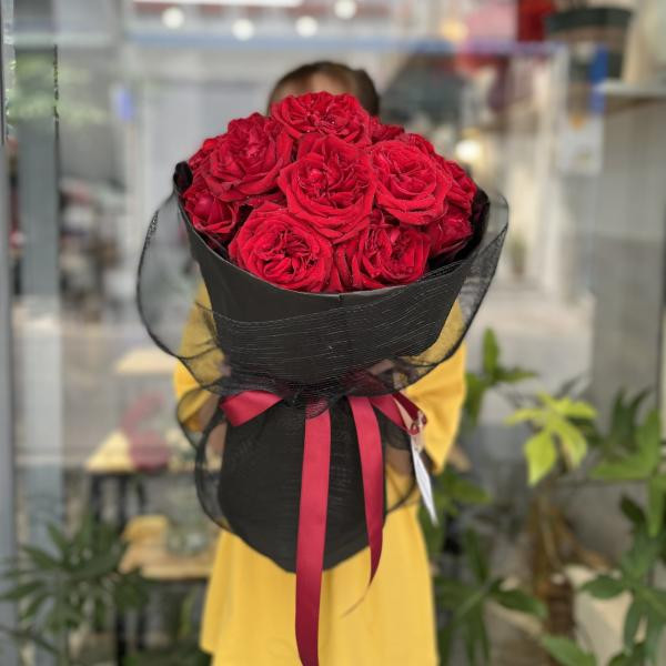 Bó hoa hồng đỏ Ohara 13 bông giấy gói đen sang trọng tặng sinh nhật 5