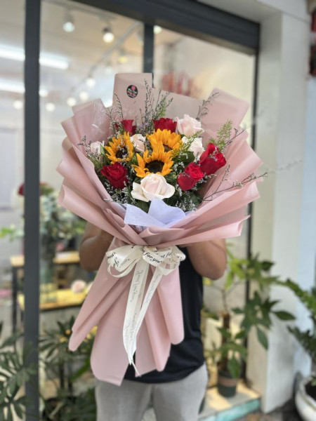 Bó hoa hướng dương 3 bông mix hồng kem, hồng đỏ và sao tím tặng 8/3 ý nghĩa 5